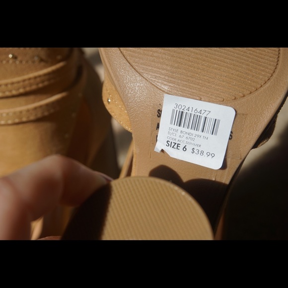 Tan Rounded Heel - Picture 2 of 2